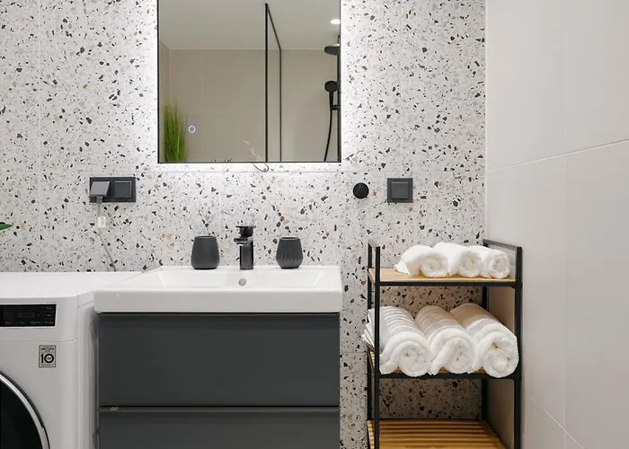 Kotzebue - Kalamaja 2-room With Large Terrace - Urban Drama For Four * Tallin